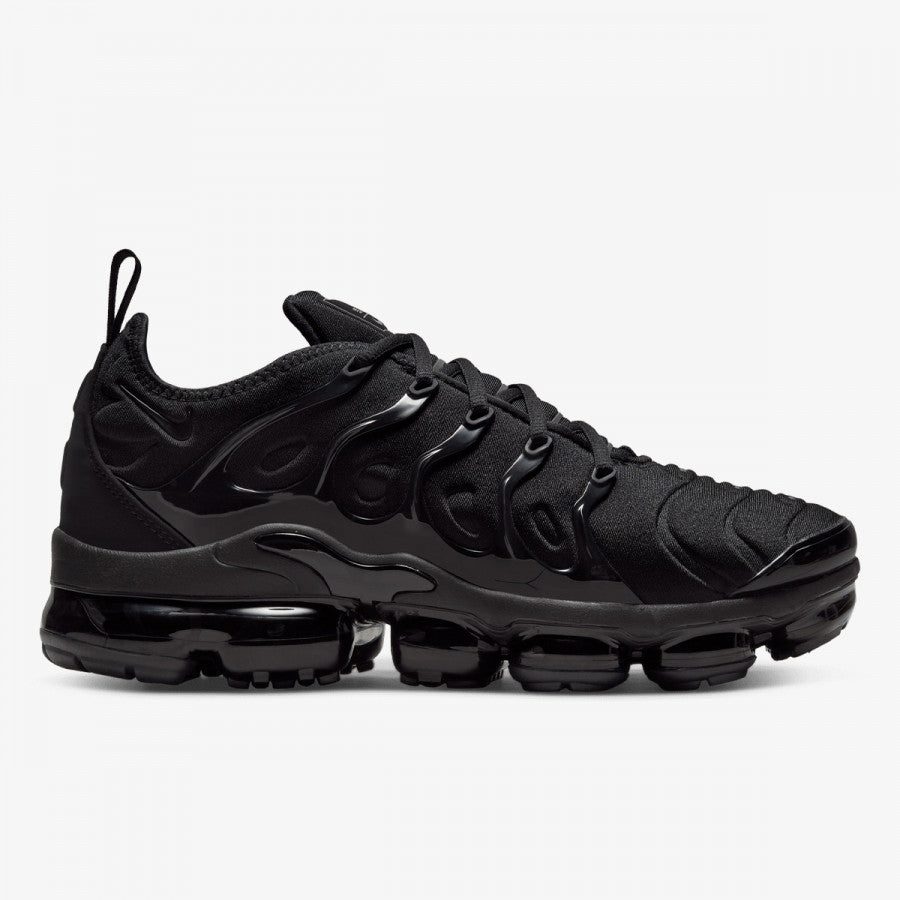 Nike vapormax plus triple black