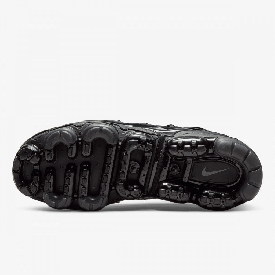 Nike vapormax plus triple black