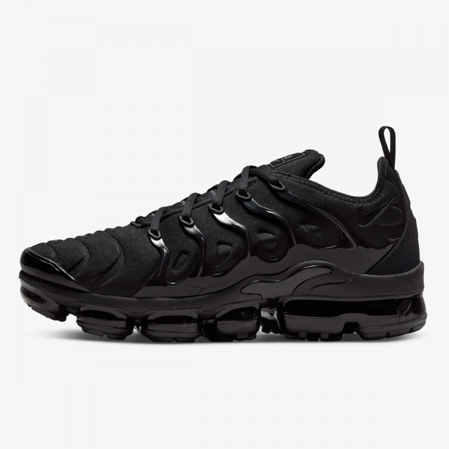 Nike vapormax plus triple black