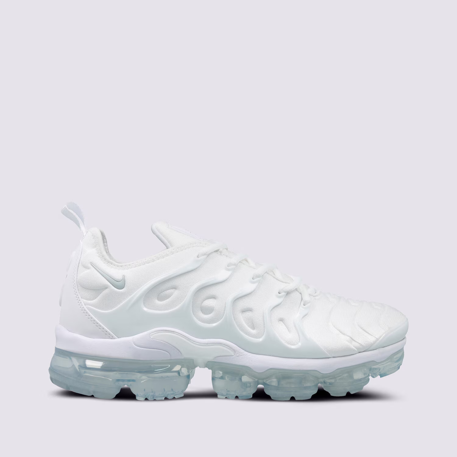 Nike vapormax plus triple white